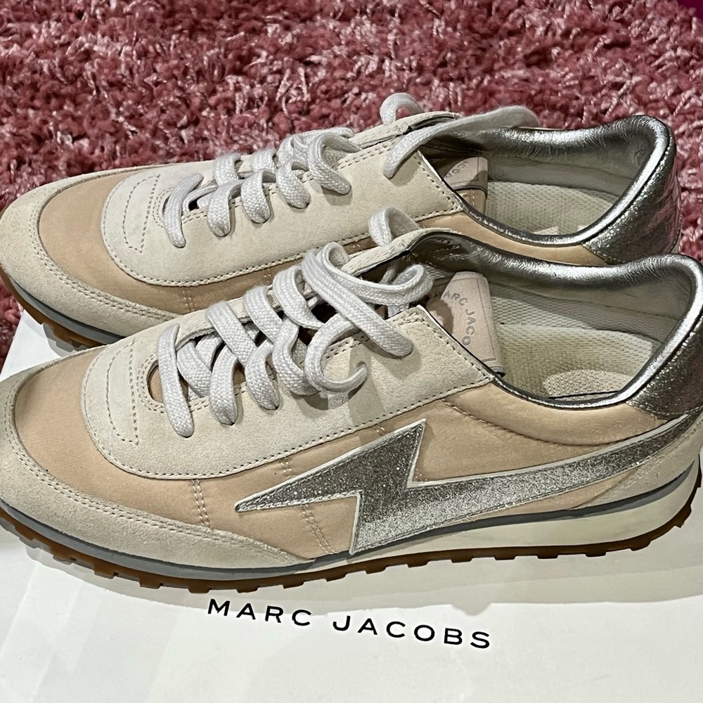 Marc Jacobs Astor Sneaker Size 9 color Nude.GREAT for SUMMER